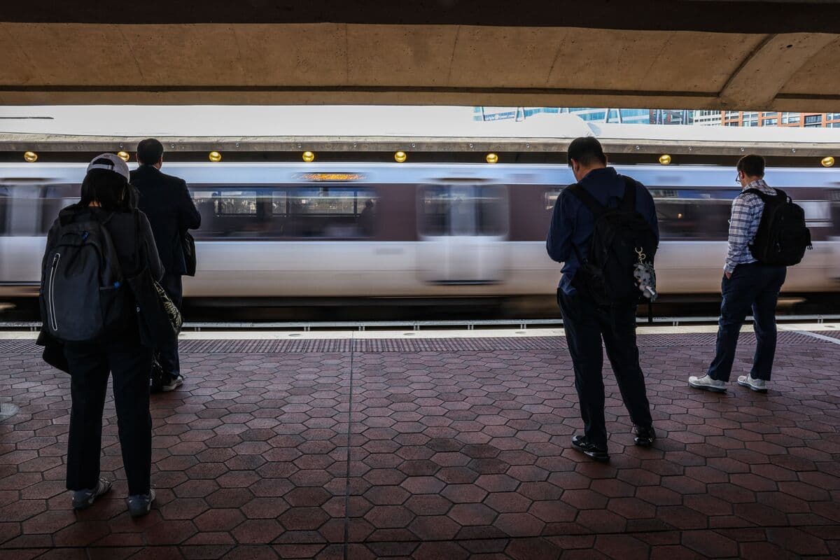 El Deshielo Engañoso: La Fragilidad del Empleo en EE. UU. Más Allá de las Cifras de Marzo