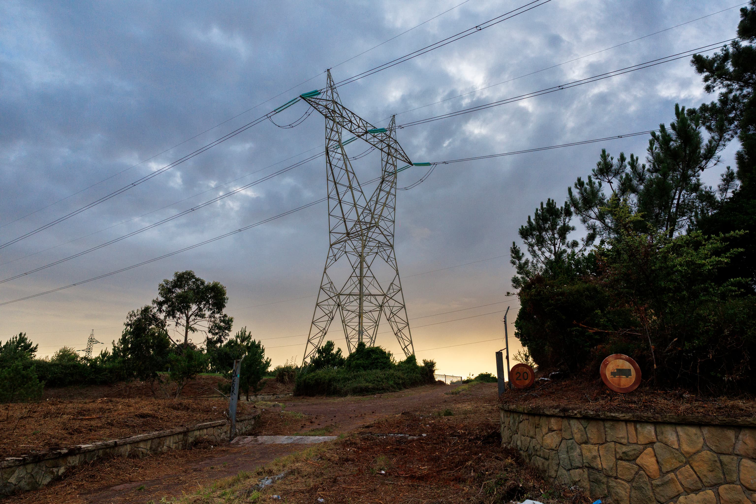 El Día que la Luz Casi Desapareció: España Reconfigura su Historia Energética
