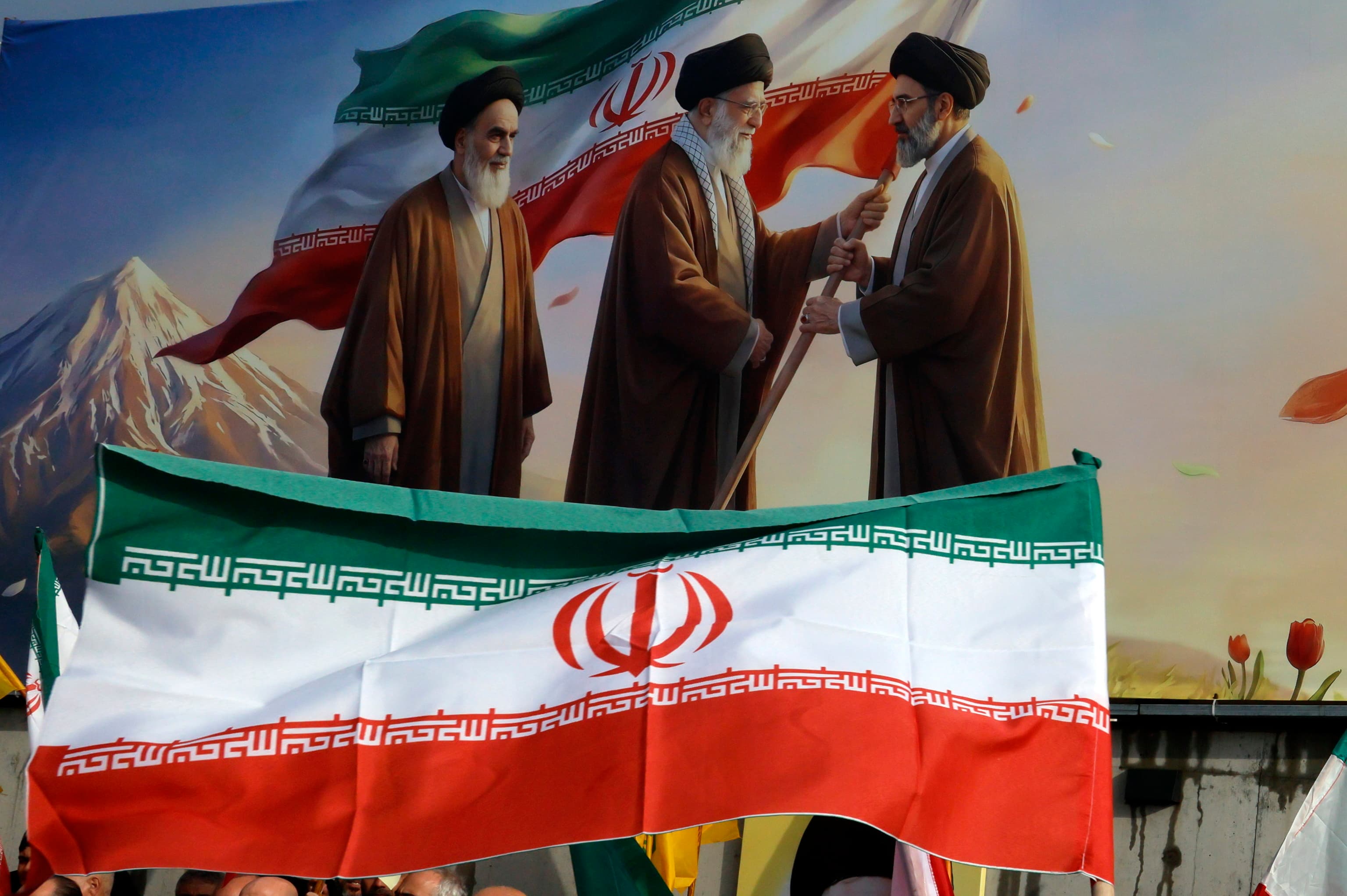 El Ascenso Inexorable: La Guardia Revolucionaria Forja su Poder Absoluto en el Crisol de la Guerra