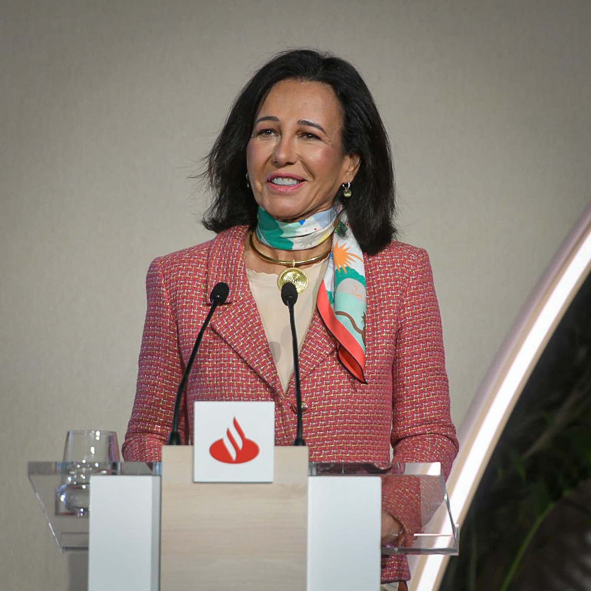 Santander: Resiliencia Financiera en Tiempos de Crisis