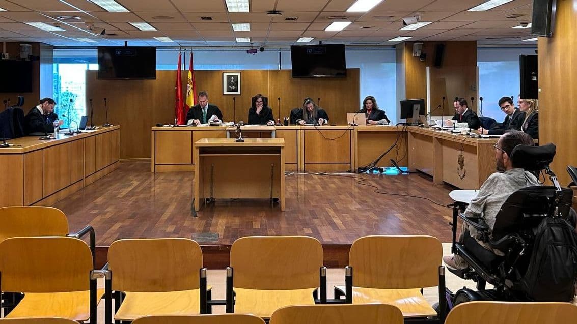 La ironía en la tormenta: Echenique y el tuit que desató la controversia