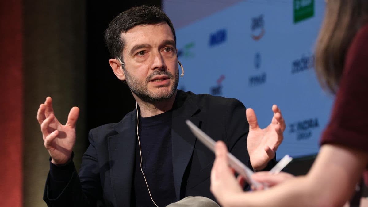 Bustinduy promete 'más actuaciones para defender a los inquilinos' y confía en ganar la votación del decreto de vivienda