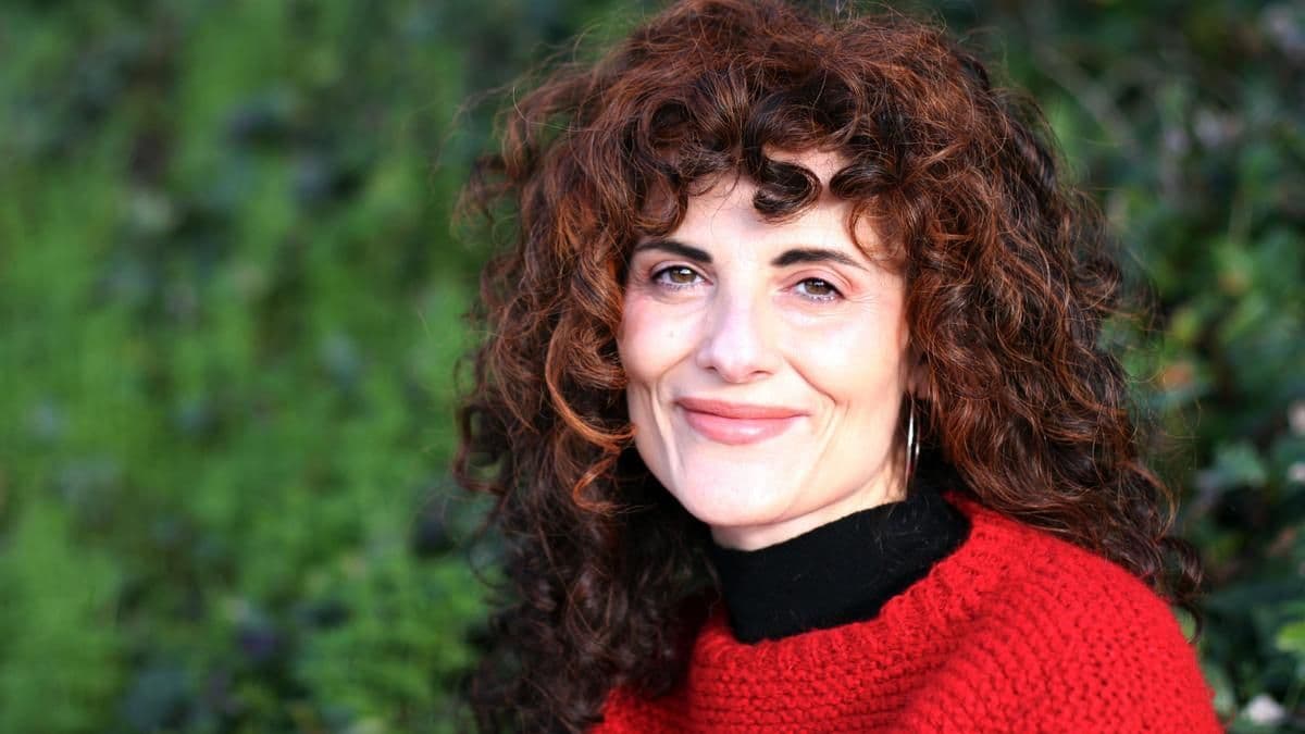 Villajos aborda duelo y amor en 'Cortarse el cabello'